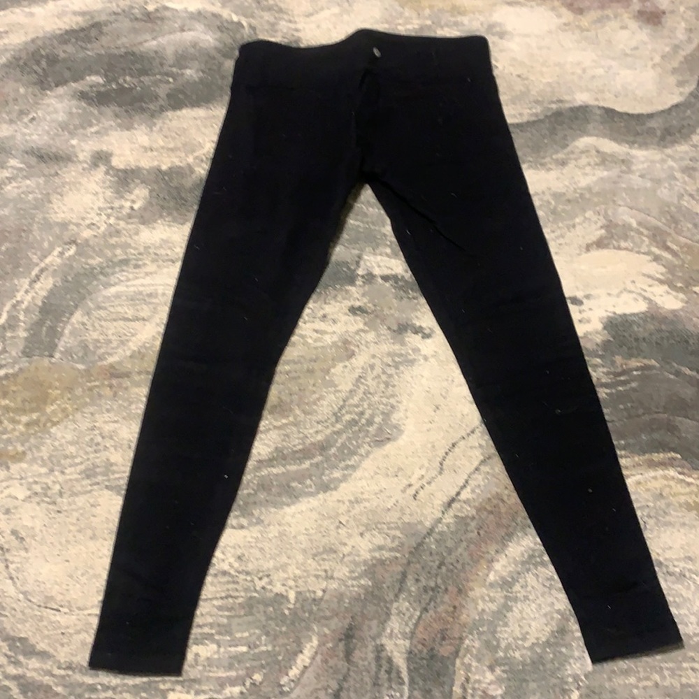 Med-ride lulu leggings. Taken in on sides to fit better but can be taken out